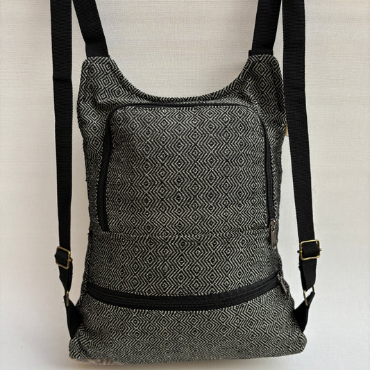 Mochila "Bhaktapur" Blanco y Negro · Pieza 16919
