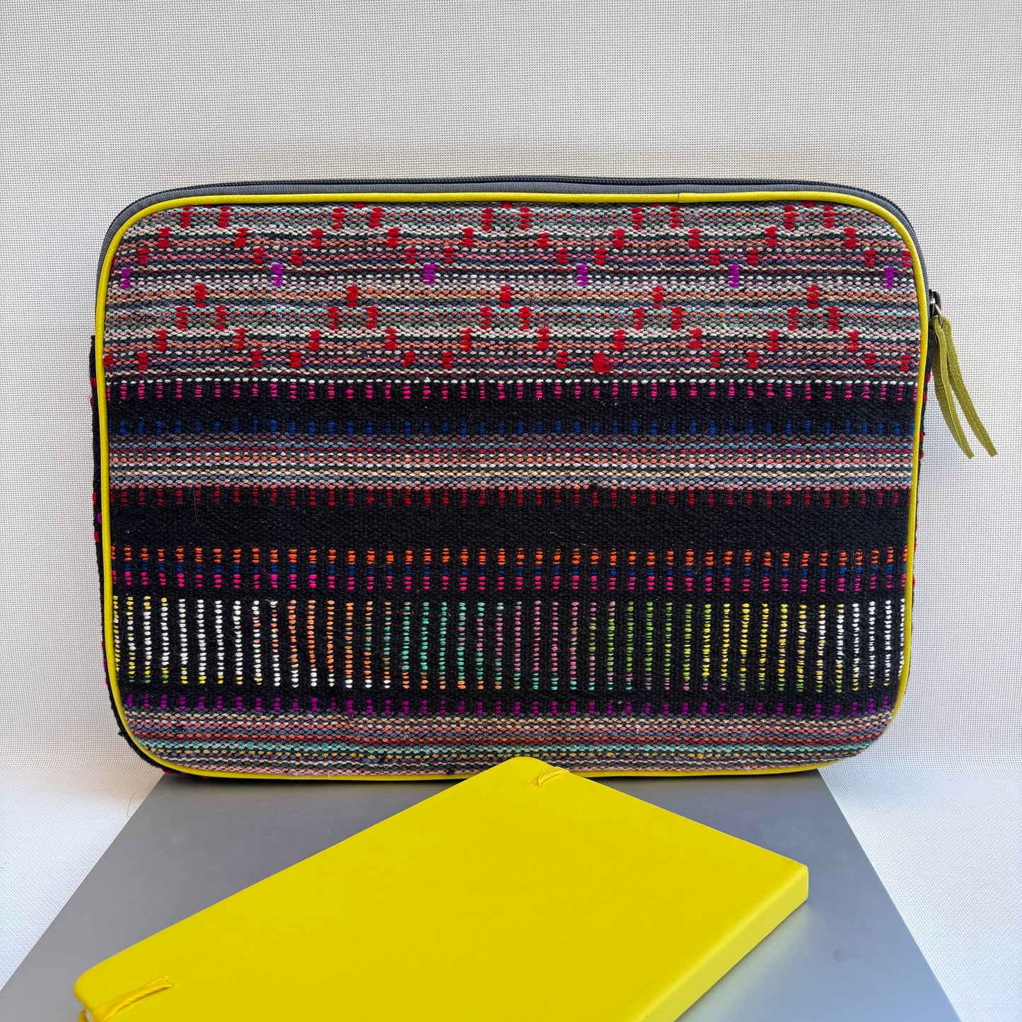Funda Portátil "Neon Beat" · Pieza Única Núm. 18485