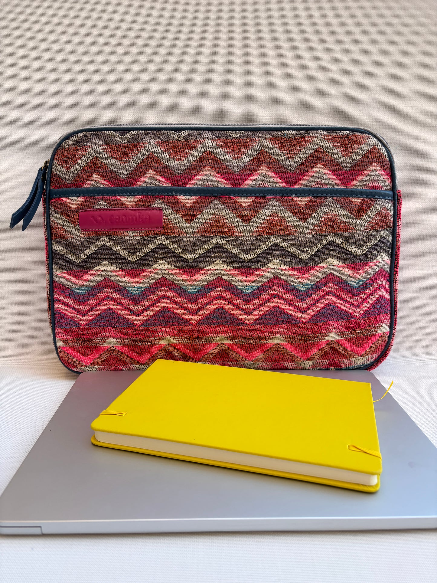 Funda Portátil "Sunset Waves" · Pieza Única Núm. 18487