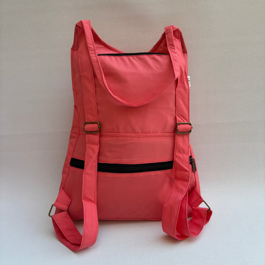 Mochila Impermeable "Everest" Color Coral · Súper ligera · Pieza 17854