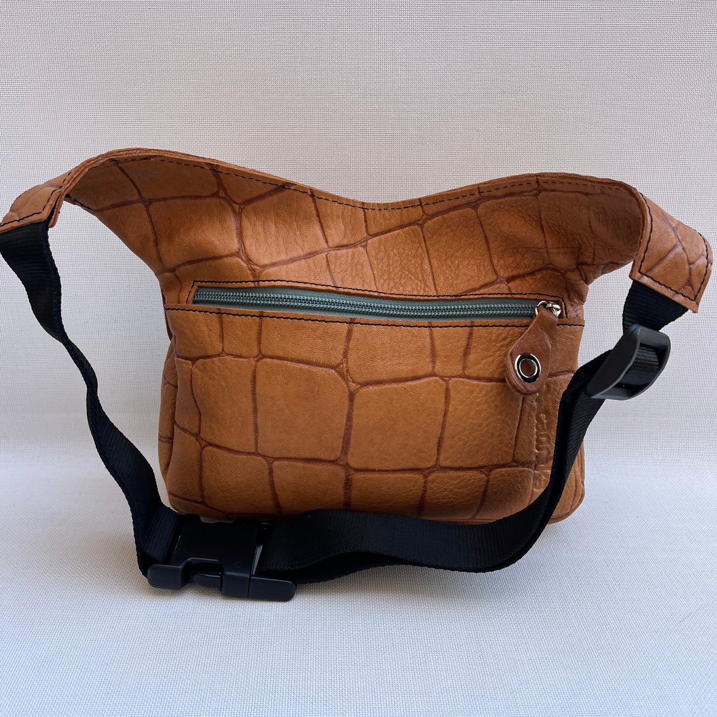 Special Brown Embossed · Piel natural BioCuir® · Pieza Única Núm. 13786