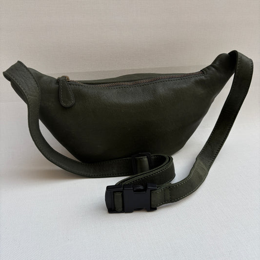 Riñonera RetroChic Vintage · Piel en color VERDE · Pieza Exclusiva Núm. 17930