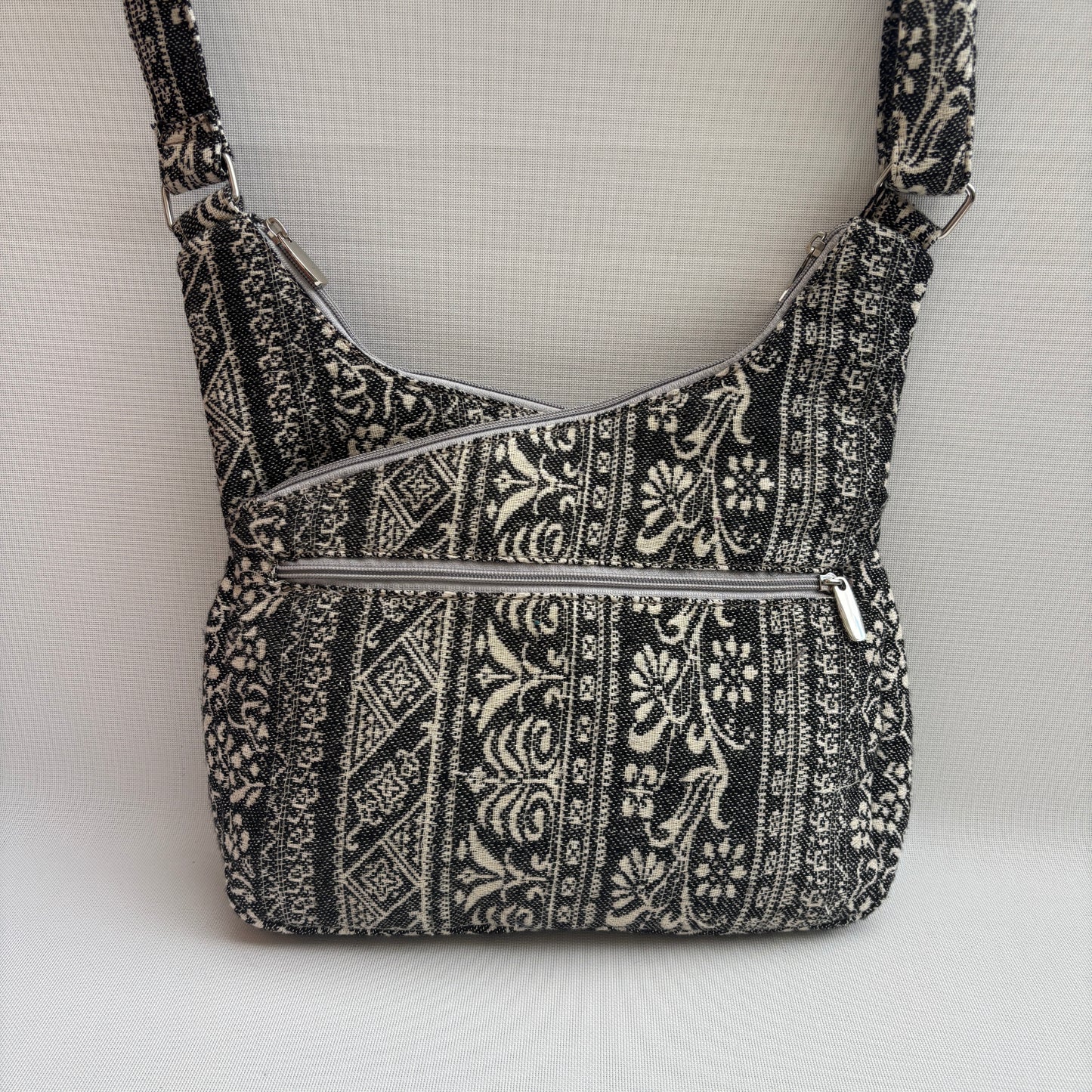 Bolso Bandolera Súper Caomka "Black & Ivory Heritage" · Pieza Única Núm. 18504