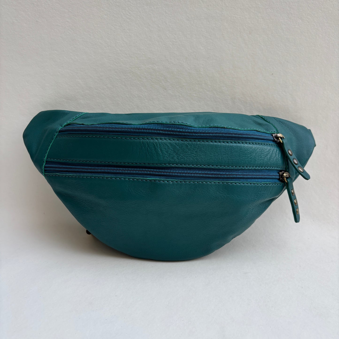 Premium Retro Chic Grün BioCuir® Naturleder Exklusivstück Nr. 12639