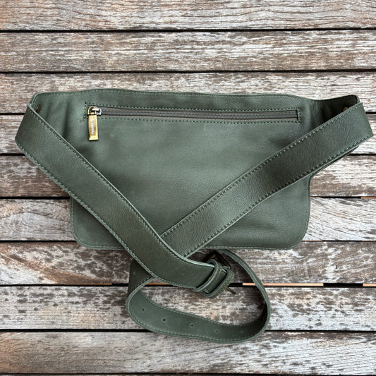 Riñonera Alfredo · Piel en color Verde · Edición limitada · Pieza Exclusiva Núm. 18617