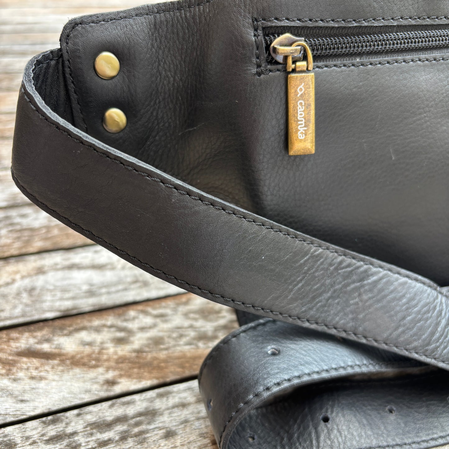 Riñonera Alfredo · Piel en color Negro · Edición limitada · Pieza Exclusiva Núm. 18620