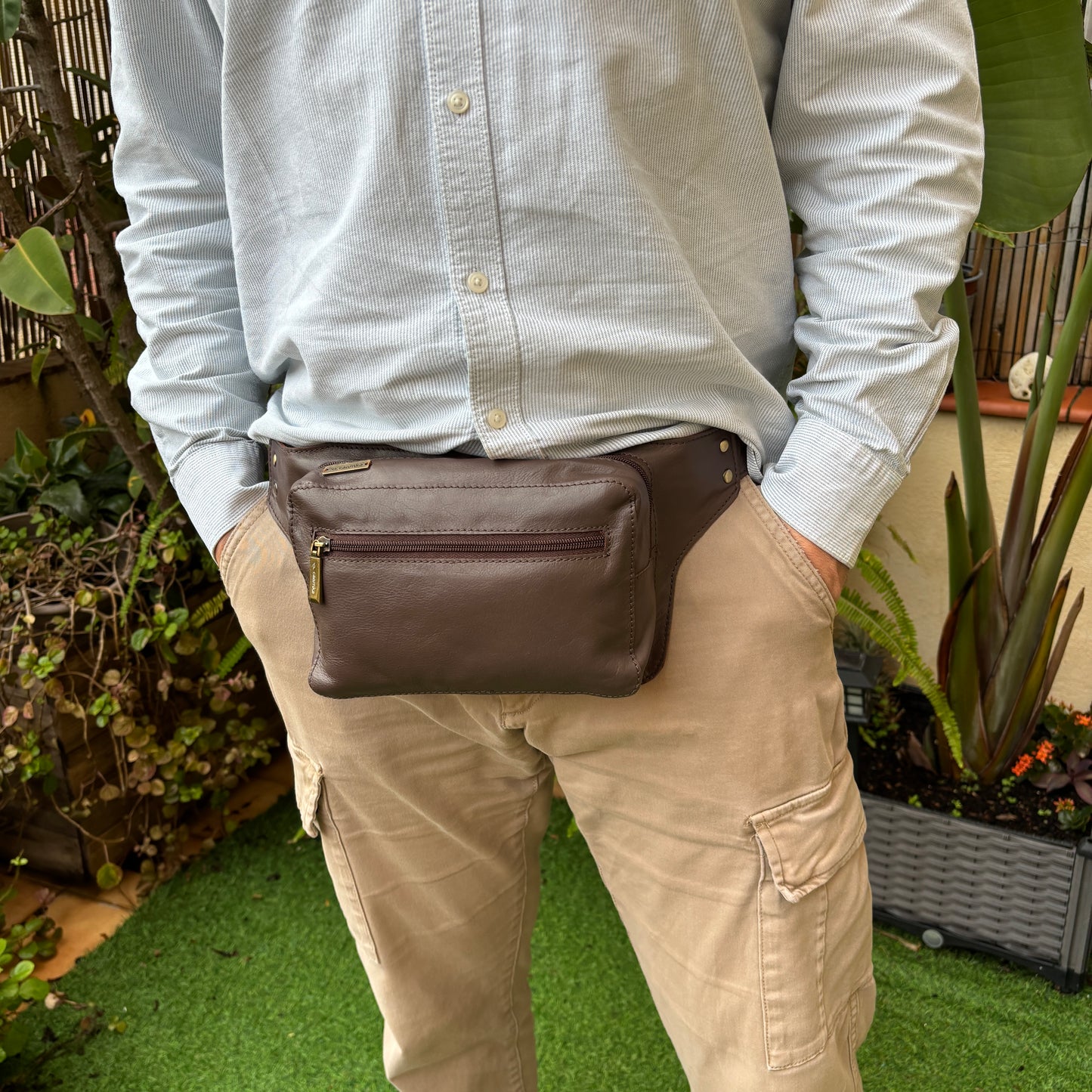 Riñonera Alfredo · Piel en color Marrón · Edición limitada · Pieza Exclusiva Núm. 18621