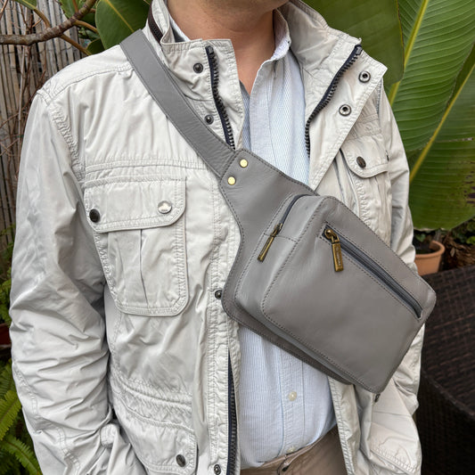 Riñonera Alfredo · Piel en color Gris · Edición limitada · Pieza Exclusiva Núm. 18619