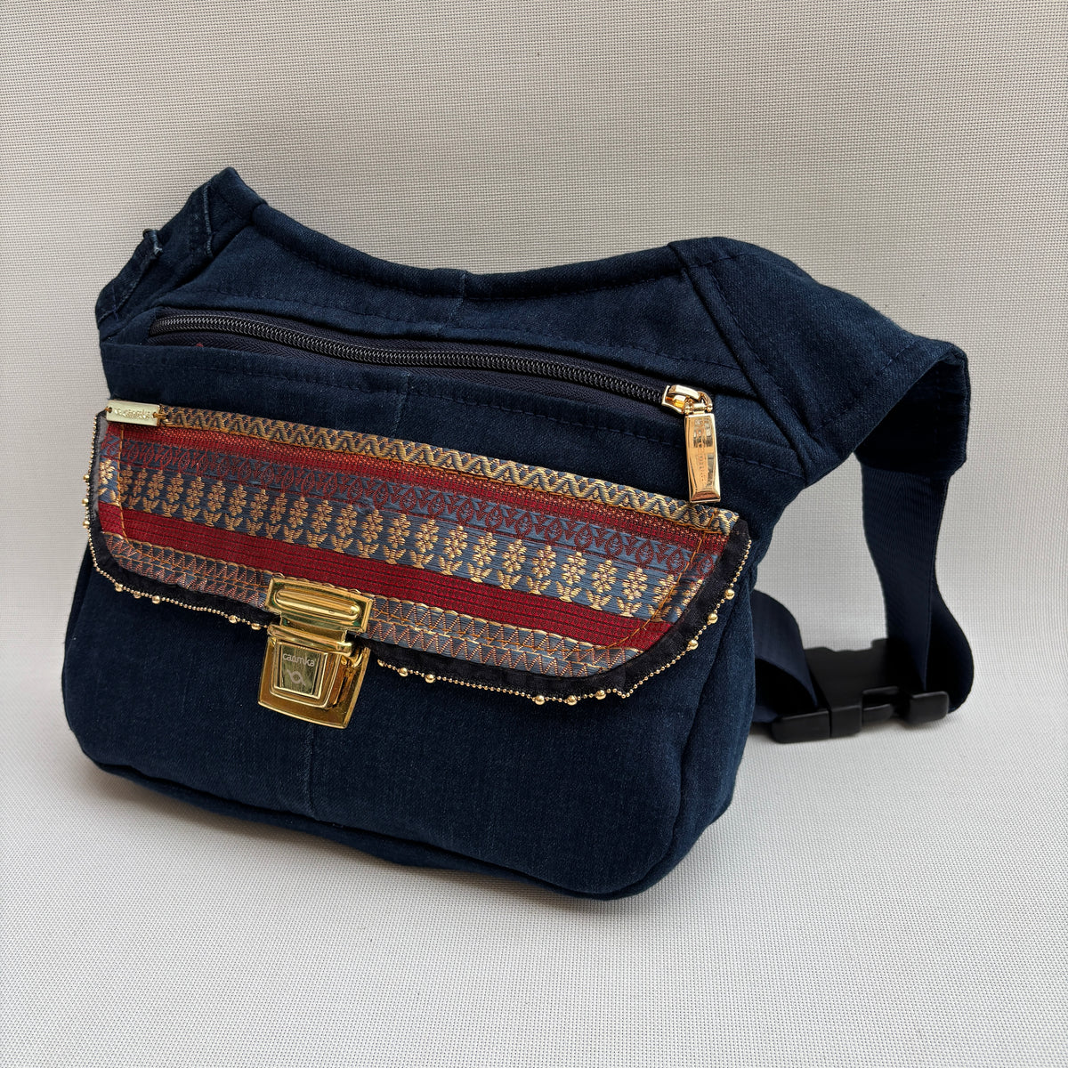 Riñonera “Special ♻️ Jeans Recycled ♻️ ” · Pieza Única Núm. 18708