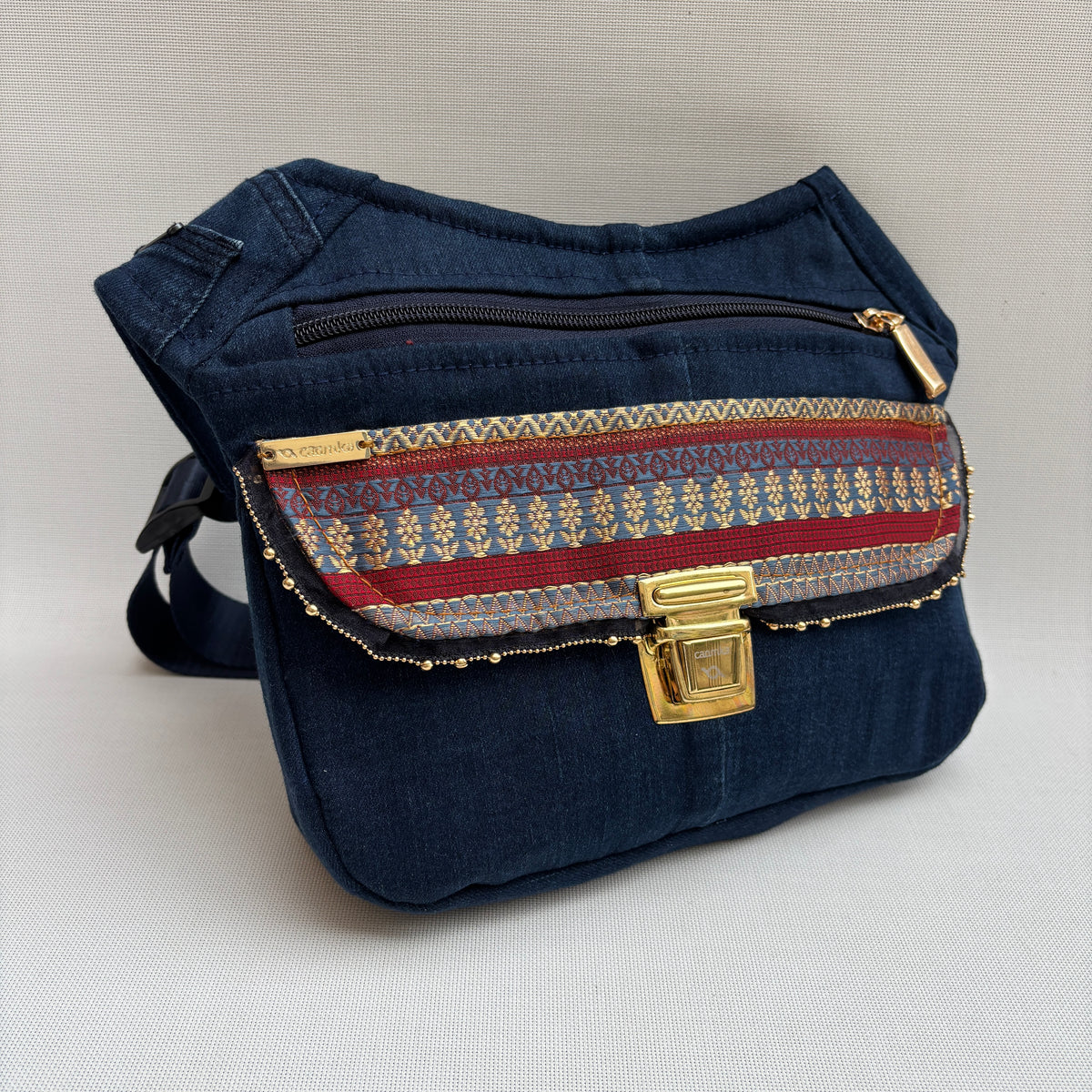 Riñonera “Special ♻️ Jeans Recycled ♻️ ” · Pieza Única Núm. 18708