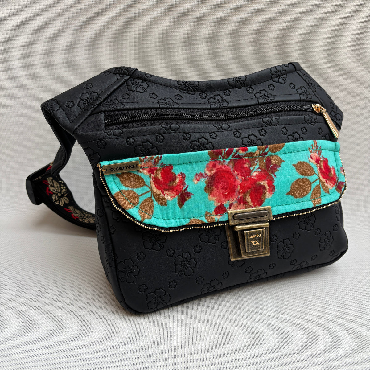 Riñonera "Black Special Flowers Top" · Polipiel · Pieza Única Núm. 18751