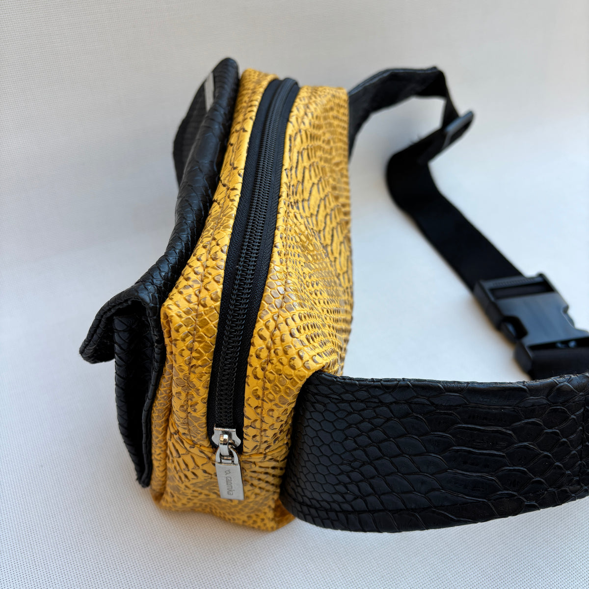 Riñonera Urban "Golden Snake Black" · Polipiel · Pieza Única Núm. 18717