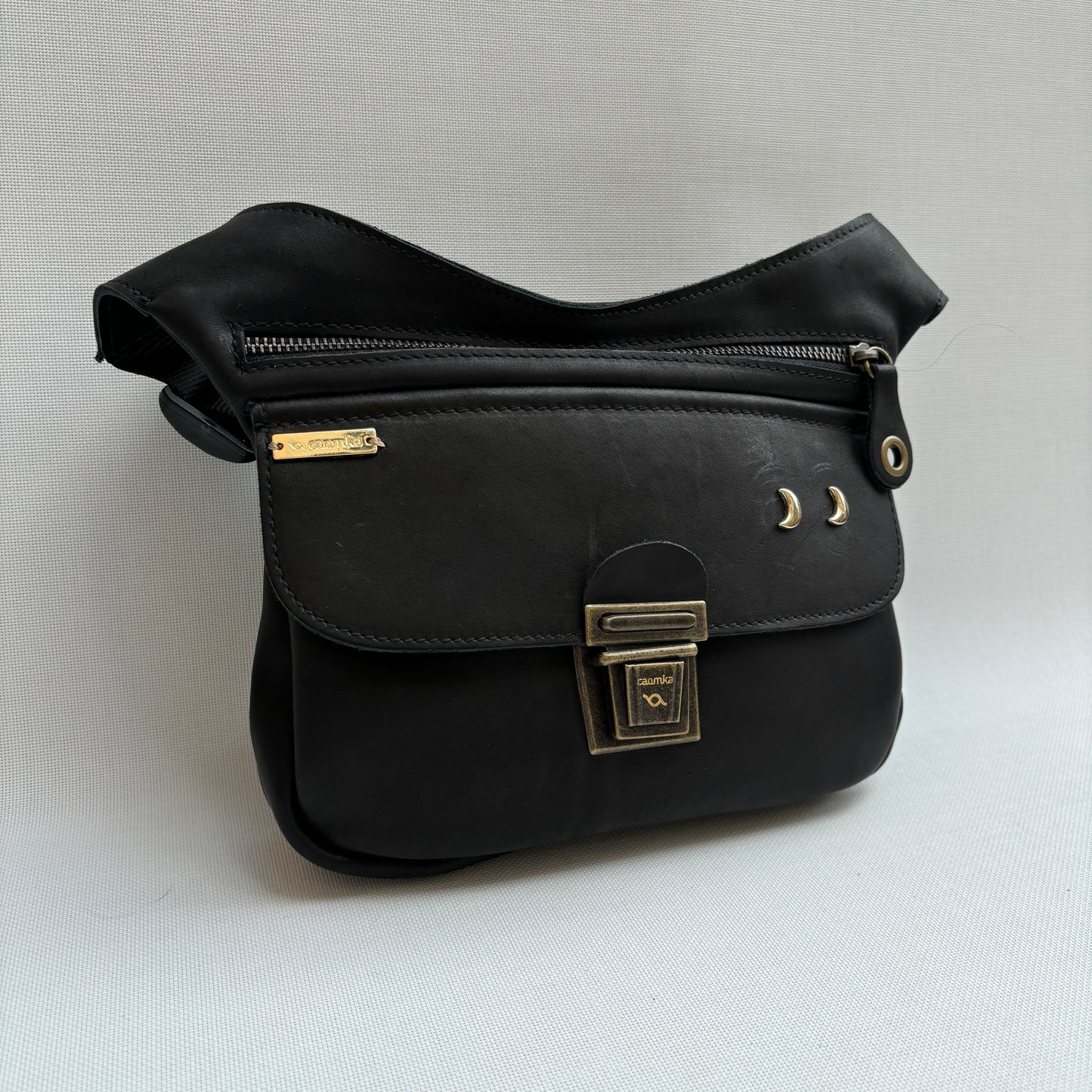 Premium Black Moons & Old Gold · Piel - Cuero · Pieza Exclusiva Núm. 15600
