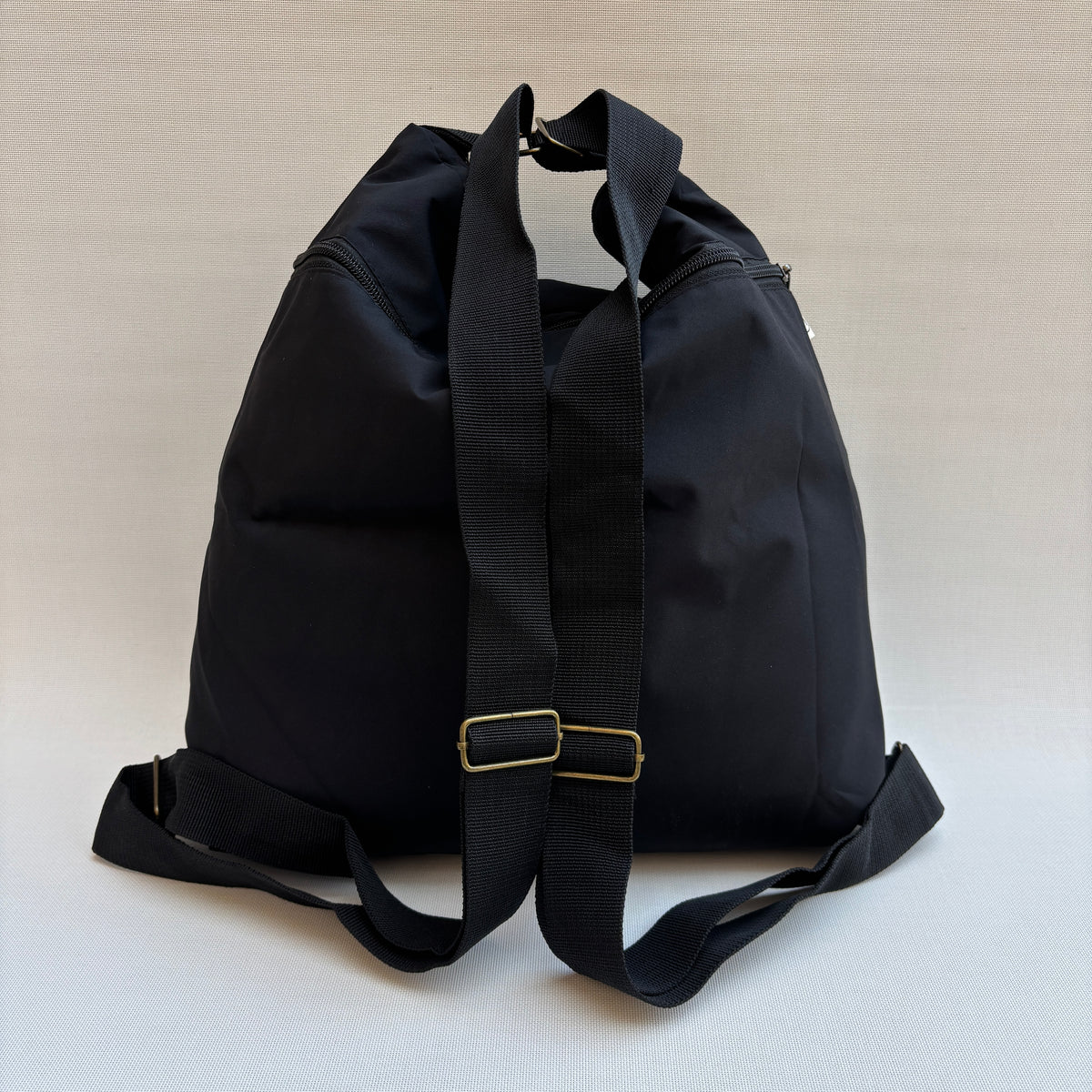 Mochila - Bolso - Tote Bag - Impermeable · Mutifunción · "Nepal" Color Negro · Súper ligera · Pieza 17087