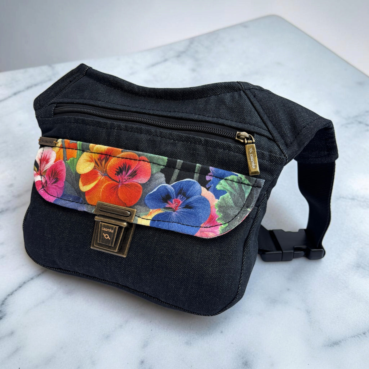 Riñonera Original "Special Black Jeans & Flowers" + Bolsillo trasero · Pieza Única Núm. 19681