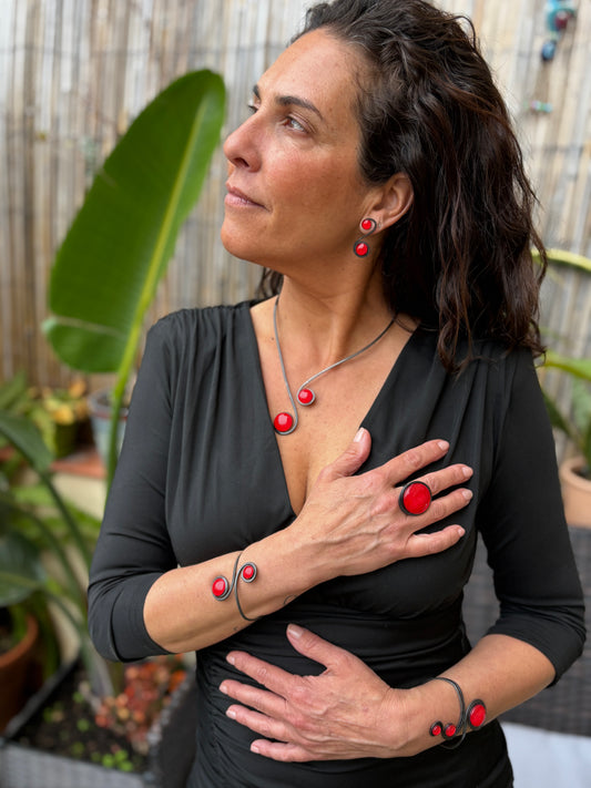 Anillo "Sol Rojo" – Vidrio fundido y hierro forjado.