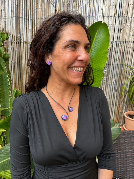 Collar "Doble Sol Violeta" – Vidrio fundido y hierro forjado.