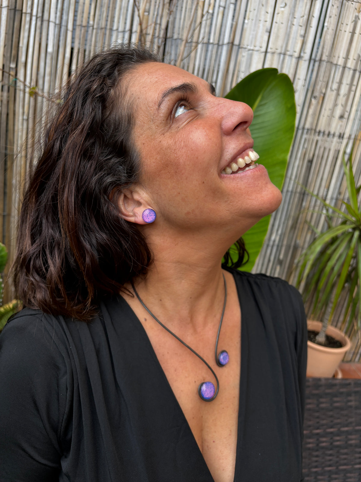Collar "Doble Sol Violeta" – Vidrio fundido y hierro forjado.