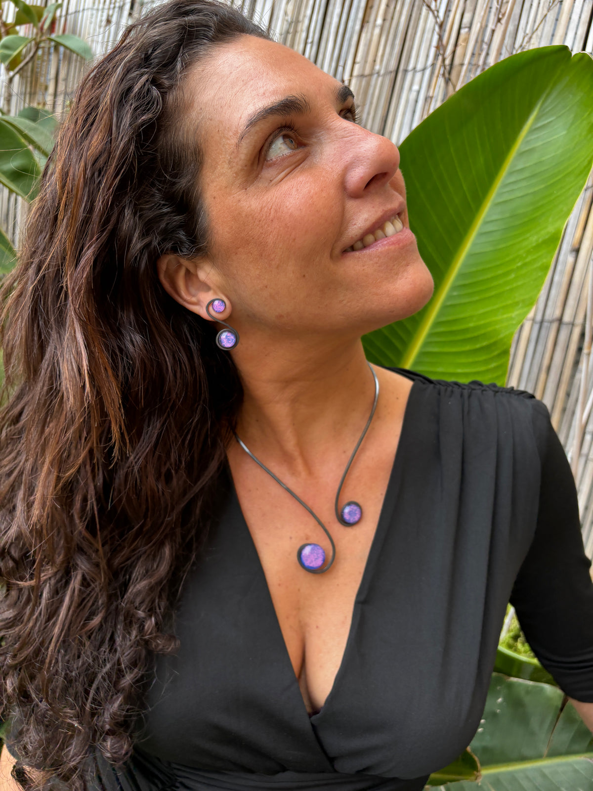 Collar "Doble Sol Violeta" – Vidrio fundido y hierro forjado.