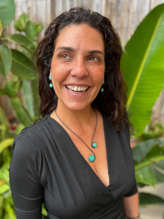 Collar "Doble Sol Esmeralda" – Vidrio fundido y hierro forjado.