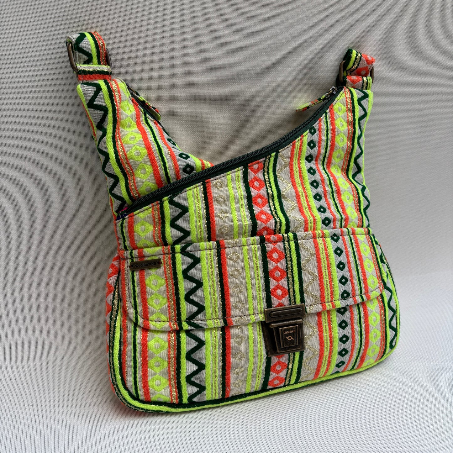 Bolso Bandolera Súper Caomka "Neon Jungle Spirit" · Pieza Única Núm. 18811