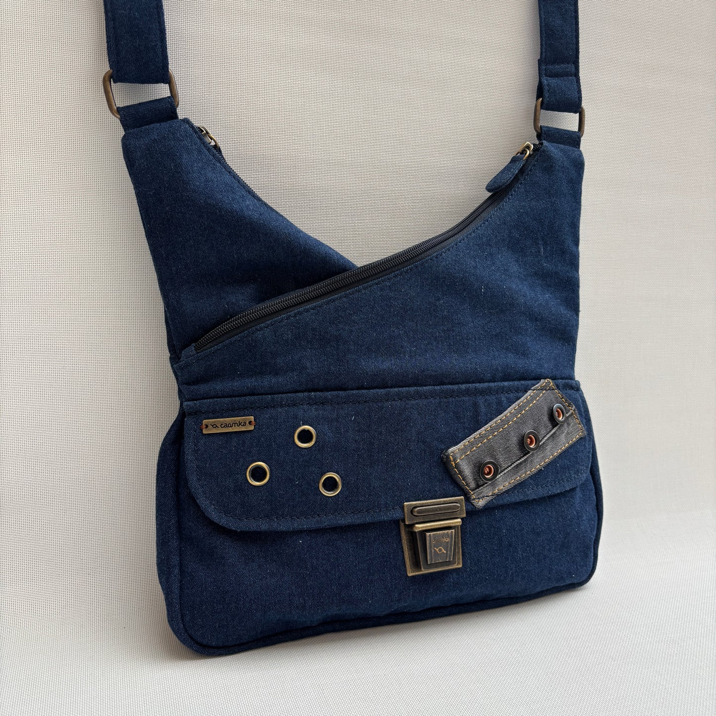 Bolso Bandolera Súper Caomka "Denim Rebel Soul" · Pieza Única Núm. 18799