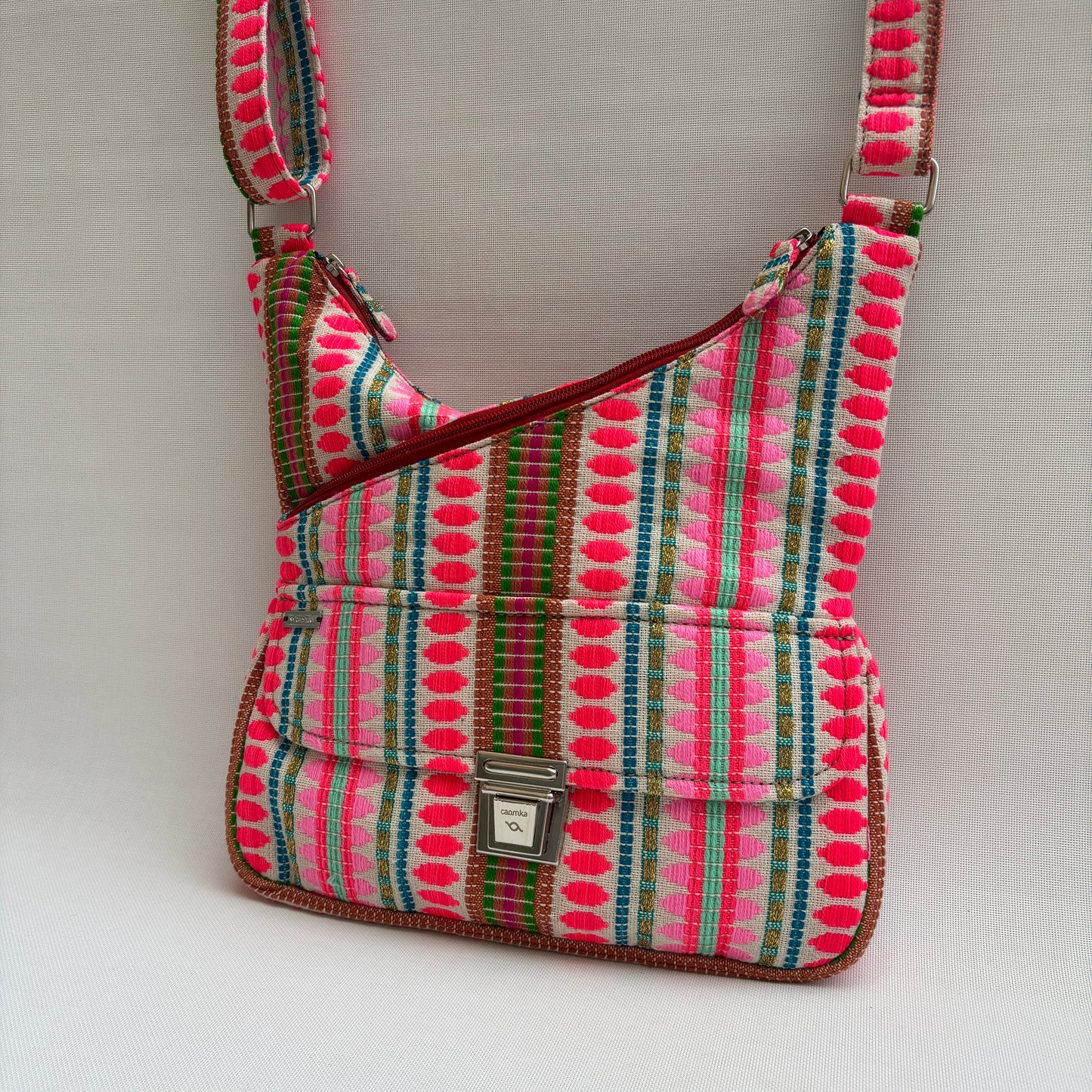 Bolso Bandolera Súper Caomka "Pink Nomad Fiesta" · Pieza Única Núm. 18796