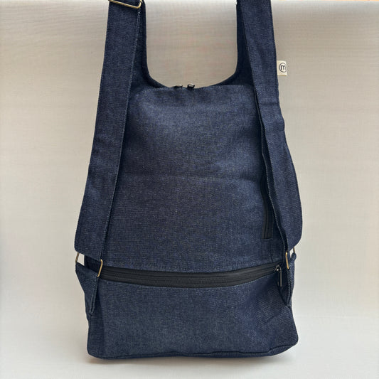 Mochila Multibolsillos "Sagarmatha" Jeans Azul Rosas · Pieza 17396