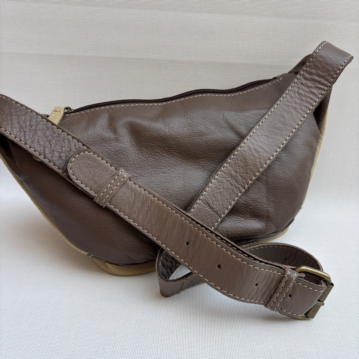 Riñonera RetroChic Analia Elegant Sand · Piel · Pieza Única Núm. 18927