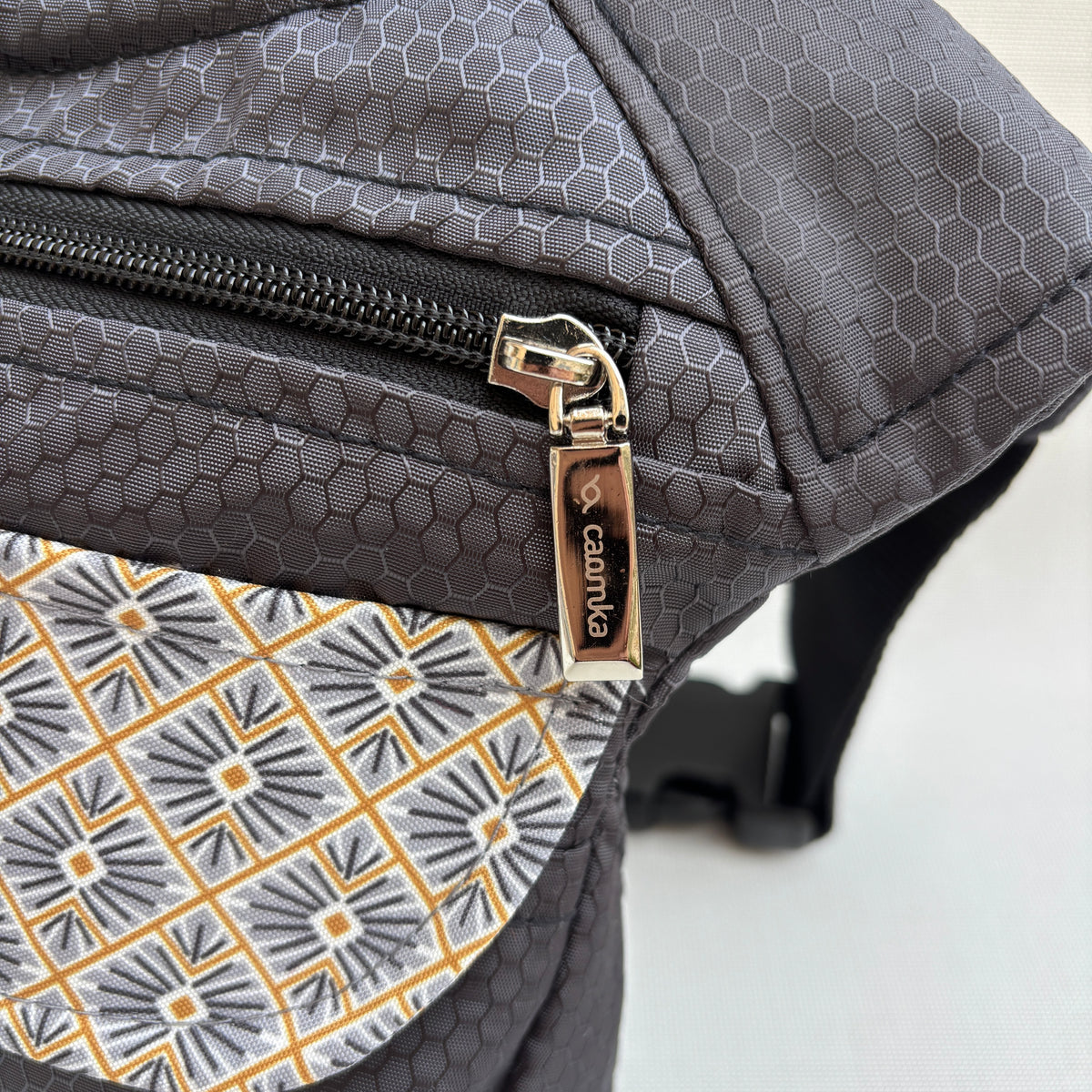 Riñonera "Special Black Geometric" + Bolsillo trasero · Impermeable · Pieza Única Núm. 18983