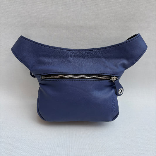 50% Dto. Riñonera Mini "Azul Índigo" · Piel · Cuero · Pieza Exclusiva Núm. 16839