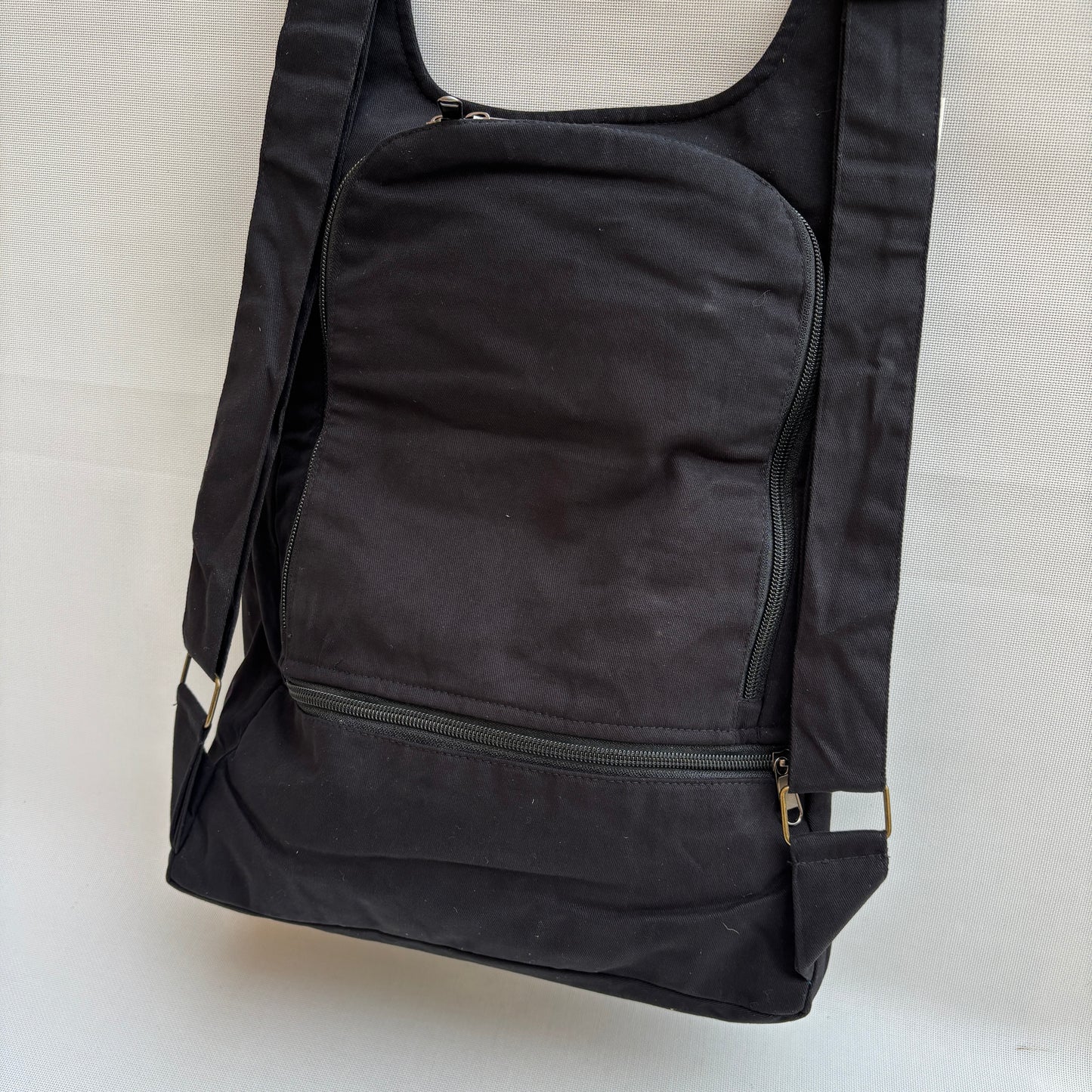 Mochila Multibolsillos Antirrobo "Fantasy" · Pieza Exclusiva Núm. 18190