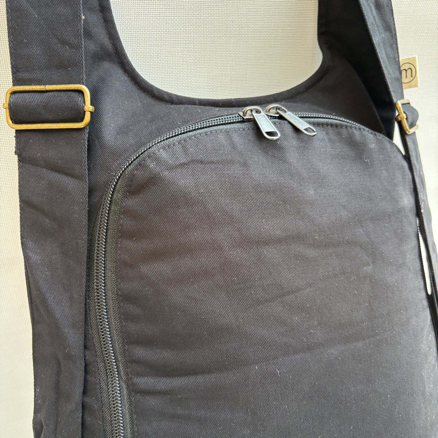 Mochila Multibolsillos Antirrobo "Fantasy" · Pieza Única Núm. 18192