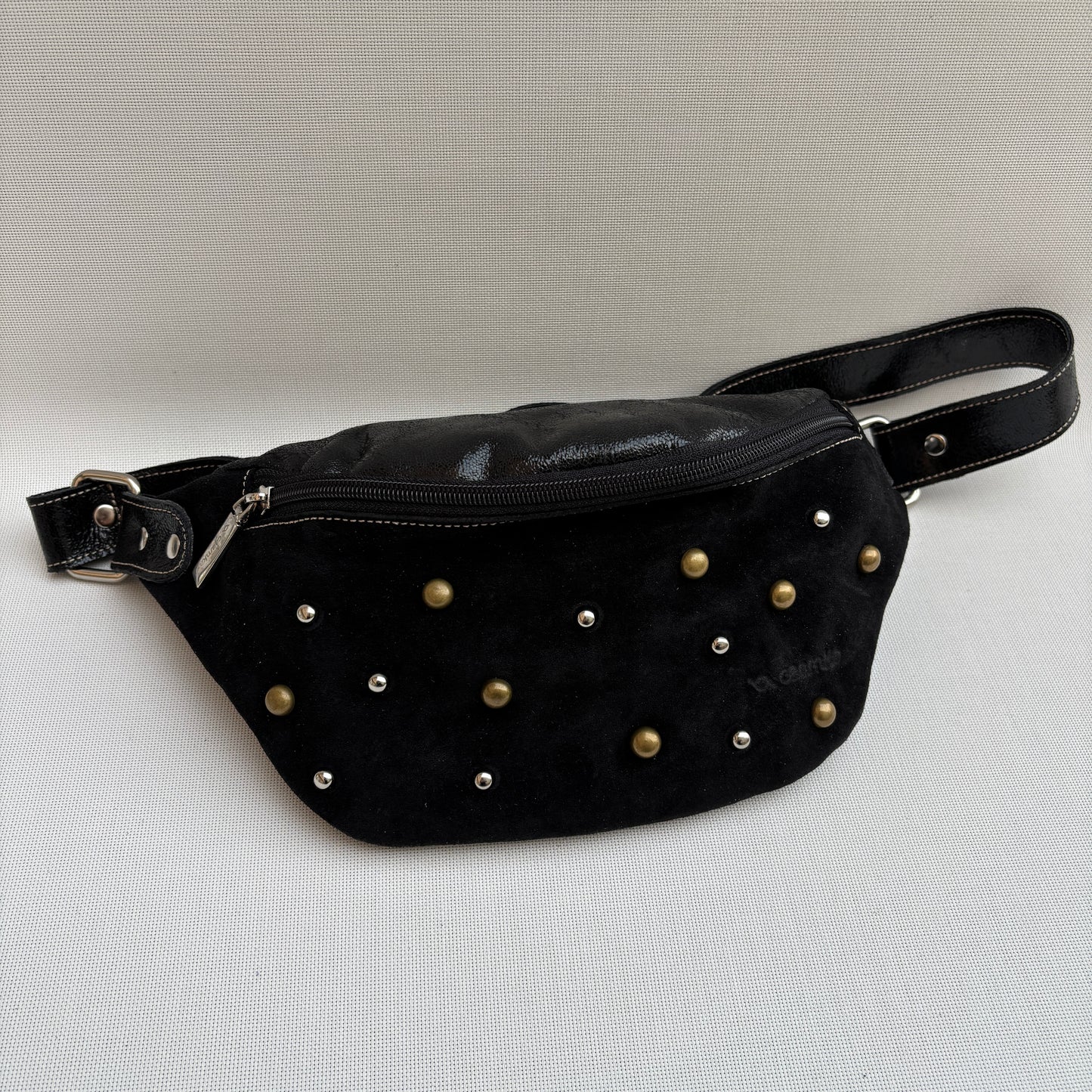 Riñonera RetroChic "Elegant Black Party 2026" · Piel / Cuero · Pieza Exclusiva Núm. 18222