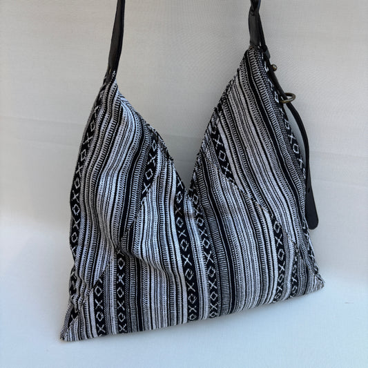 Bolso Violeta “Black India Rhythm" · Pieza Única Núm. 18947 (primeras piezas) en evolución.
