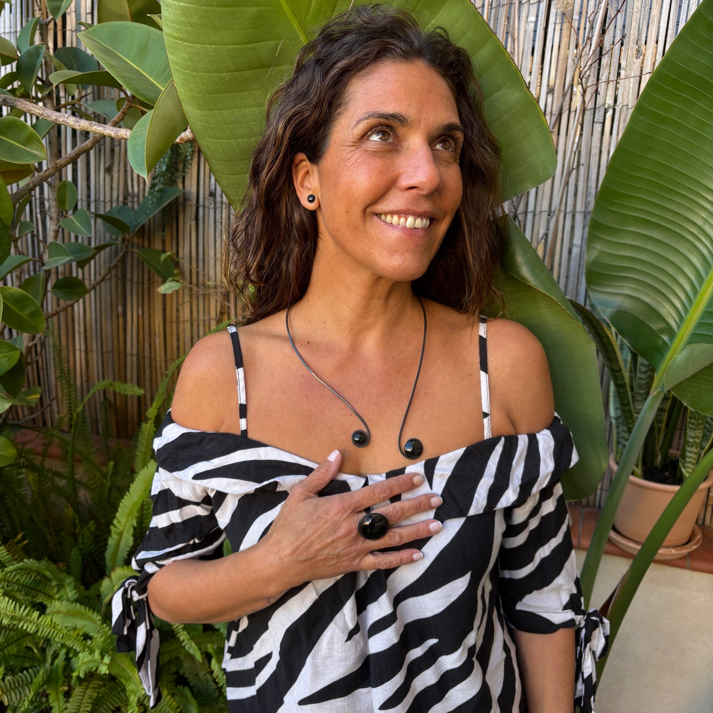 Anillo Sol Negro – Vidrio fundido y hierro forjado.