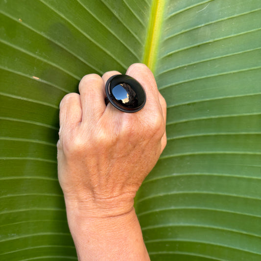 Anillo Sol Negro – Vidrio fundido y hierro forjado.