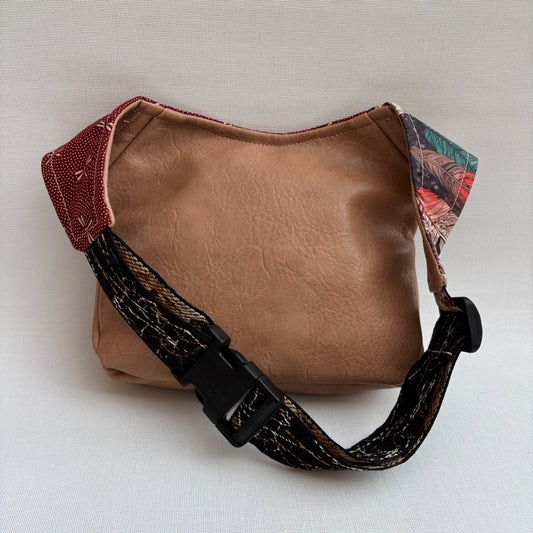 Riñonera "Elegant bird feathers Top" · Polipiel · Pieza Única Núm. 18239