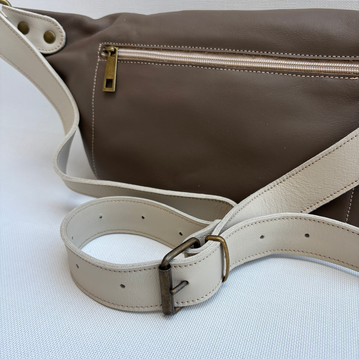 Riñonera "Retro Chic Watermelon Taupe" · Piel / Cuero · Pieza Exclusiva Núm. 17510