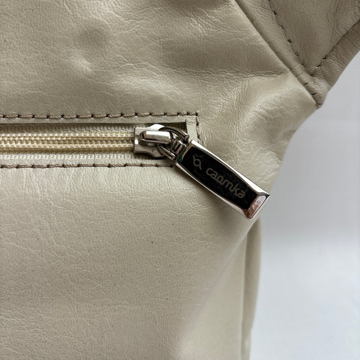 Riñonera "Classic Beige” + Bolsillo trasero · Piel · Pieza Exclusiva Núm. 19075