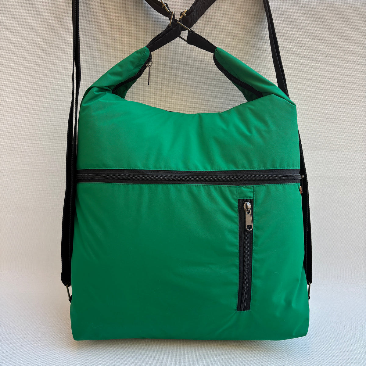 Mochila - Bolso - Tote Bag - Impermeable · Mutifunción · "Nepal" Color Verde · Súper ligera · Pieza 18248