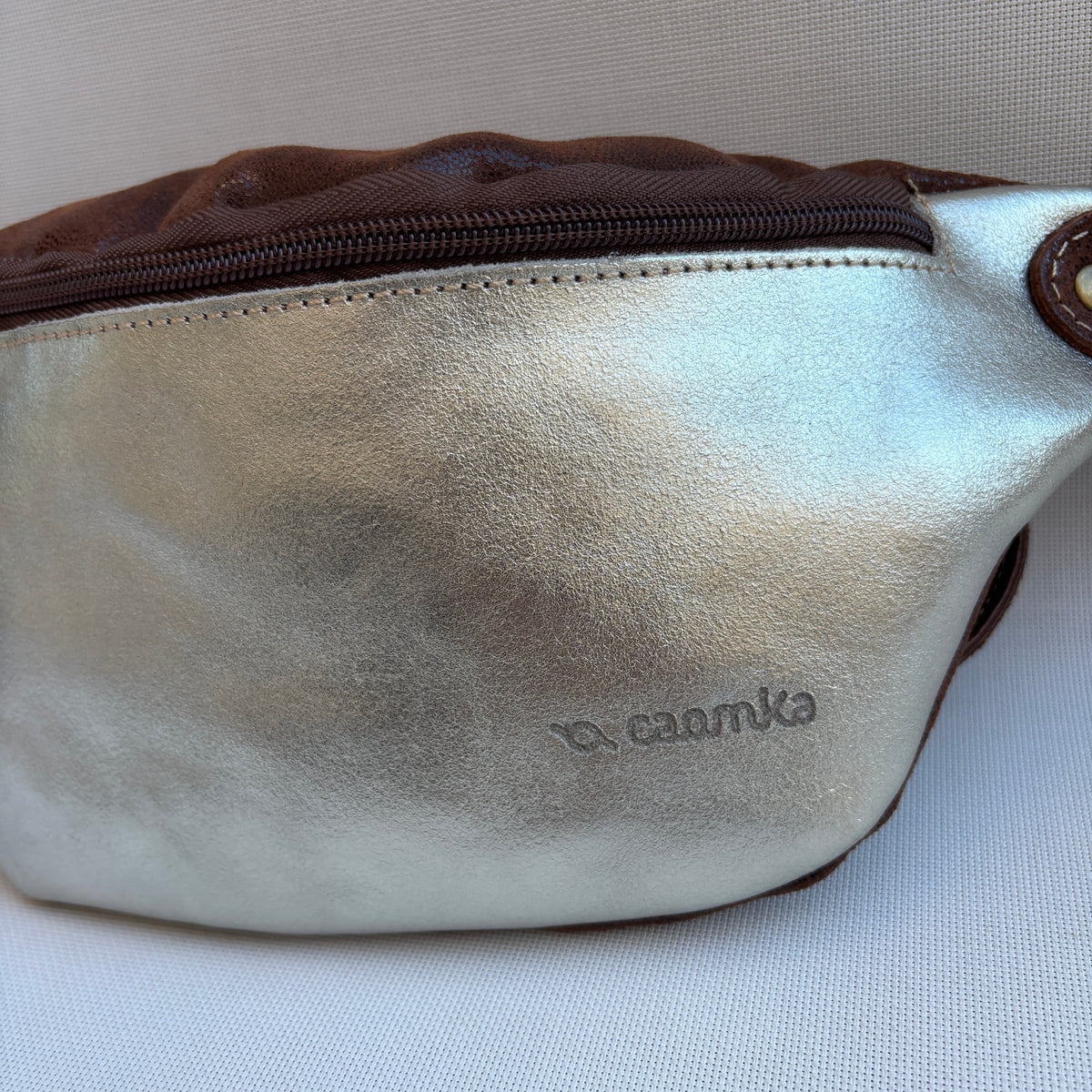 Riñonera "Premium Retro Chic Golden Brown" · Piel / Cuero · Pieza Exclusiva Núm. 18290