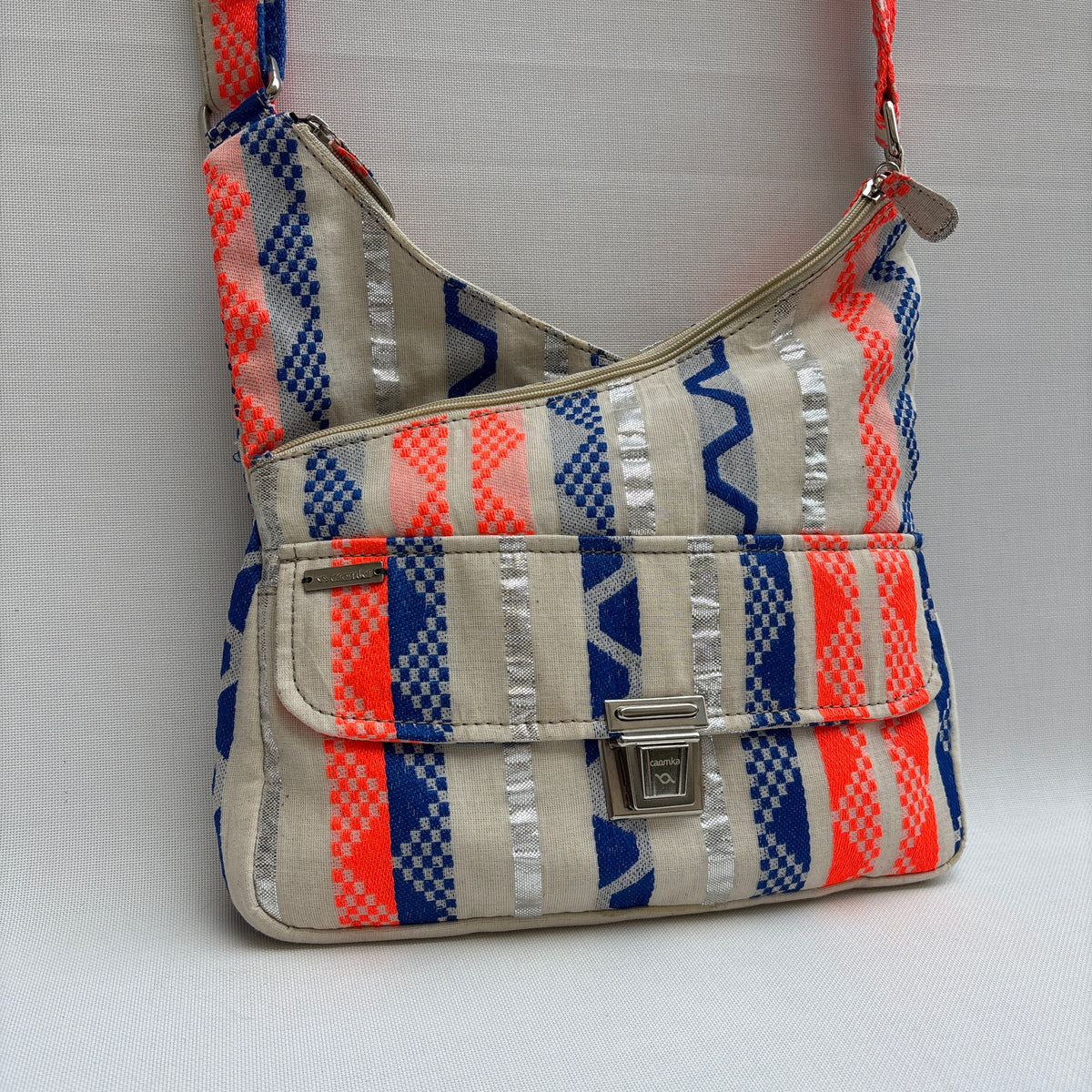 Bolso Bandolera Súper Caomka "Neon Tribal Energy" · Pieza Única Núm. 19063