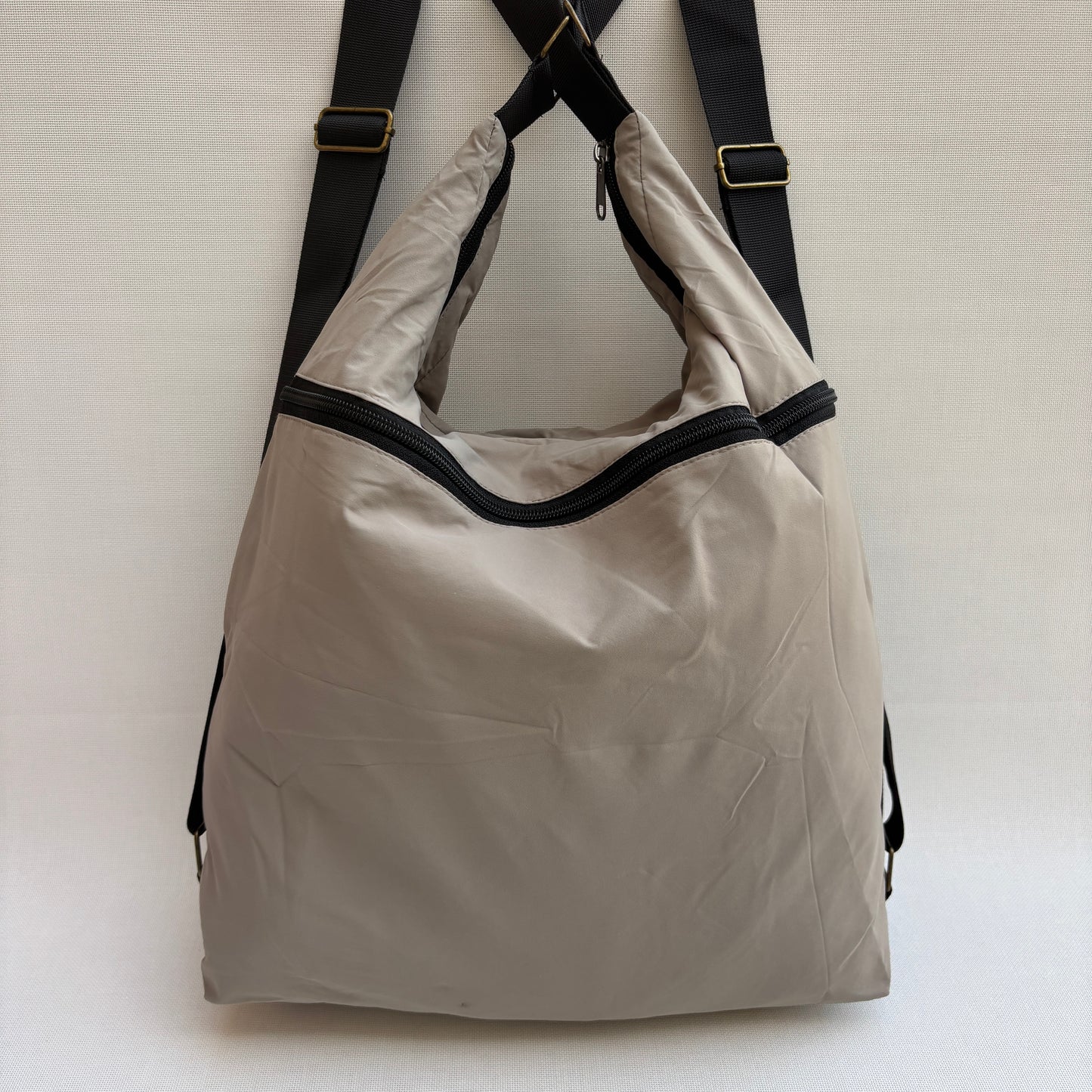 Mochila - Bolso - Tote Bag - Impermeable · Mutifunción · "Nepal" Color Gris · Súper ligera · Pieza 17677