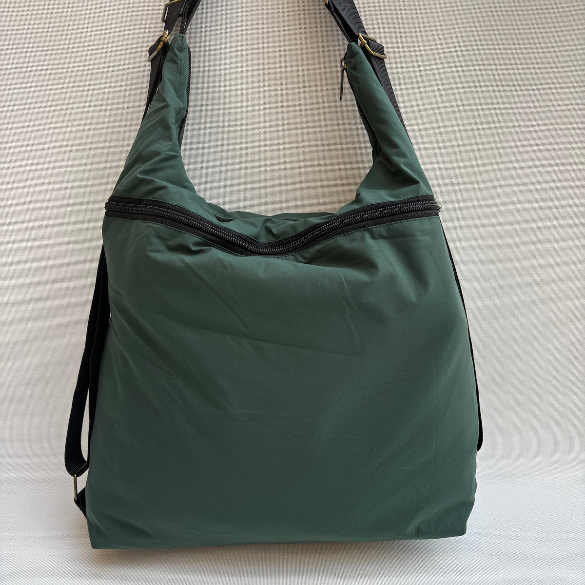 Mochila - Bolso - Tote Bag - Impermeable · Mutifunción · "Nepal" Color Verde · Súper ligera · Pieza 17680