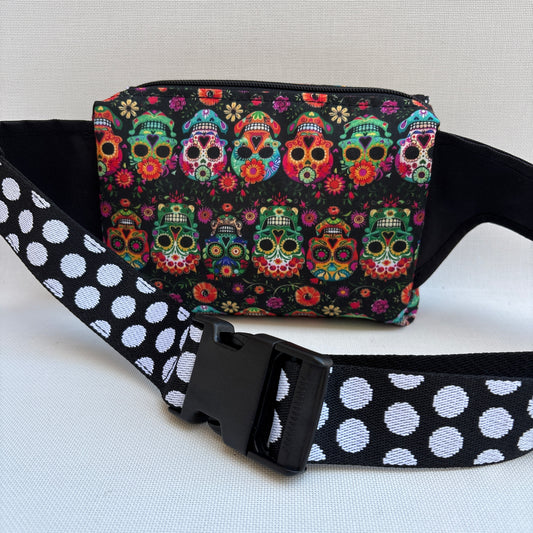 Riñonera Urban "Special Black & Skulls Top" · Pieza Única Núm. 19241