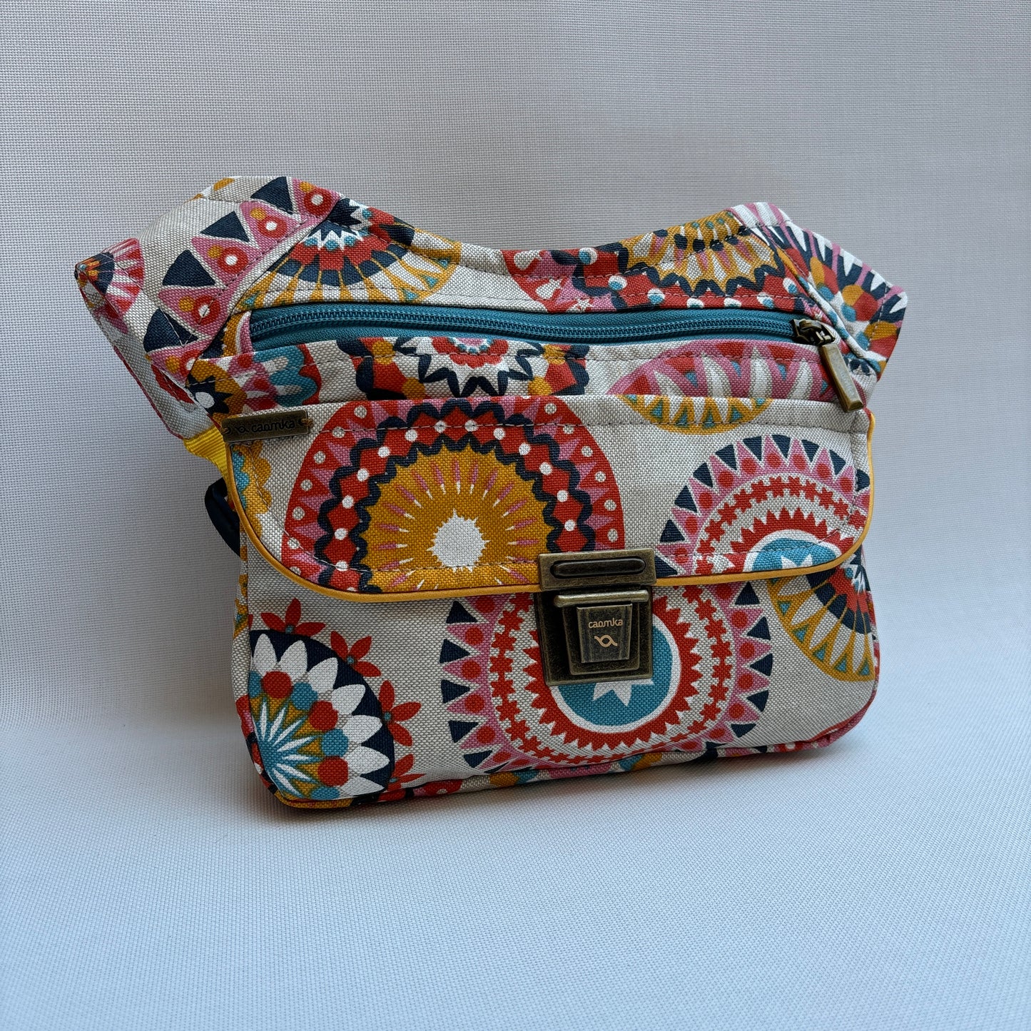 Summer Mandalas · Tela resinada impermeable + Bolsillo trasero extra · Pieza Única Núm. 16093