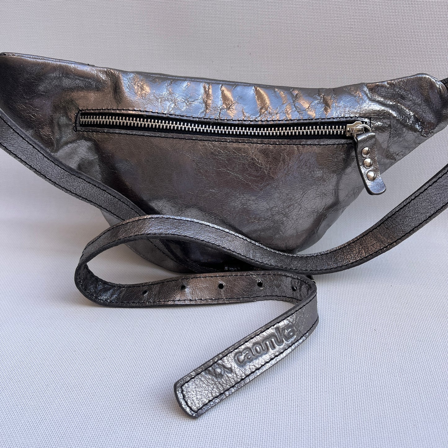 Premium Metal Silver Retro Chic Skulls · Piel / Cuero · Pieza Exclusiva Núm. 15139