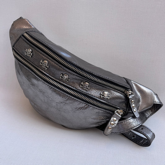 Premium Metal Silver Retro Chic Skulls · Piel / Cuero · Pieza Exclusiva Núm. 15139