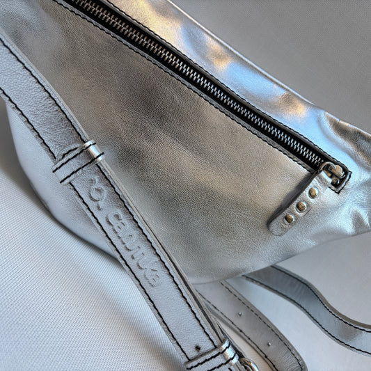 Riñonera "Special Retro Chic Plata Metalizado" · Piel · Pieza Exclusiva Núm. 16872
